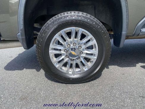 Used 2022 Chevrolet Silverado 2500 High Country w/ Safety Package II AWD/4WD image 9