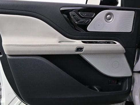 New 2026 Lincoln Aviator Reserve image 23