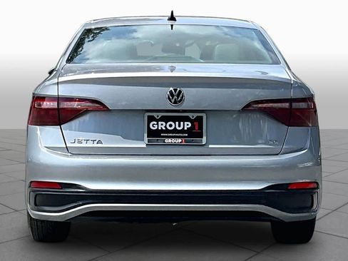 Used 2023 Volkswagen Jetta SE FWD image 5
