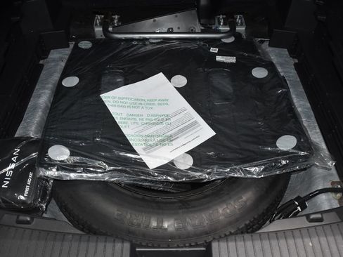 Certified 2025 Nissan Rogue SV image 28