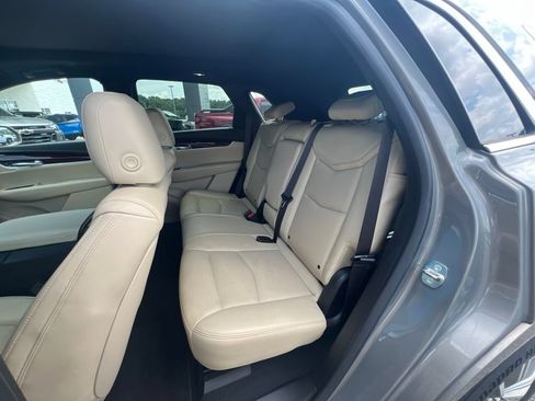 Used 2017 Cadillac XT5 Luxury w/ Driver Awareness Package AWD/4WD image 16