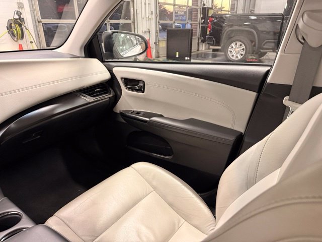 Used 2017 Toyota Avalon XLE Premium w/ Carpet Mat Package FWD image 16