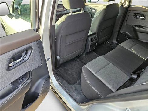 Used 2022 Nissan Rogue SV image 8