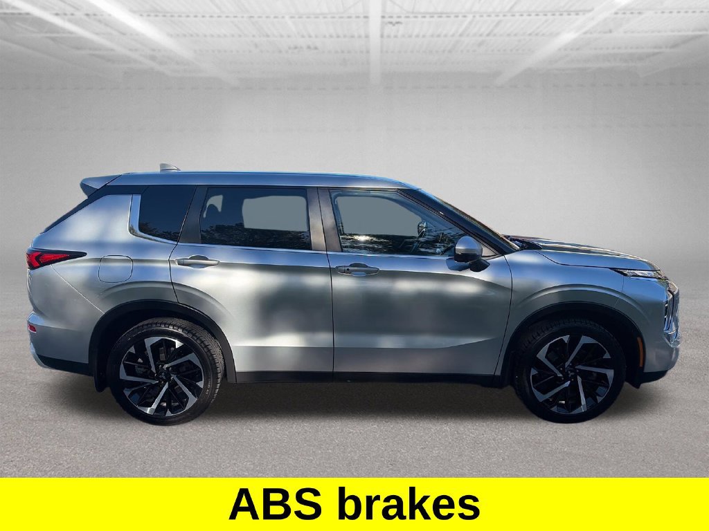 Used 2022 Mitsubishi Outlander SE AWD/4WD image 6