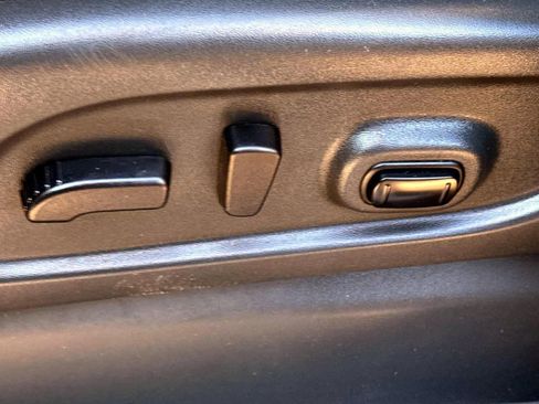 Used 2023 Nissan Titan SV w/ SV Convenience Package image 20