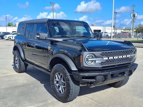Used 2025 Ford Bronco Badlands AWD/4WD image 3