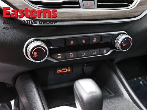 Used 2025 Nissan Altima 2.5 SV FWD image 19
