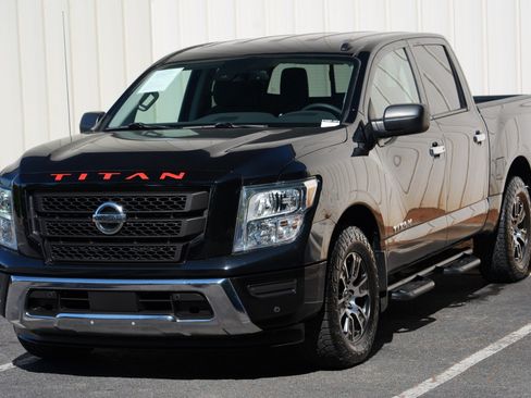 Used 2021 Nissan Titan SV w/ SV Convenience Package RWD image 42