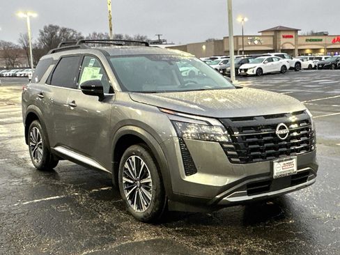 New 2026 Nissan Pathfinder Platinum image 3