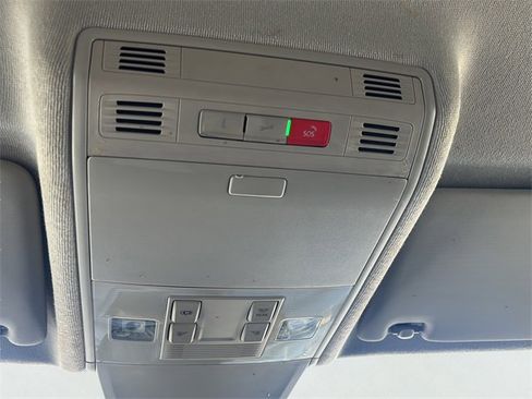 Used 2023 Volkswagen Tiguan SE image 31