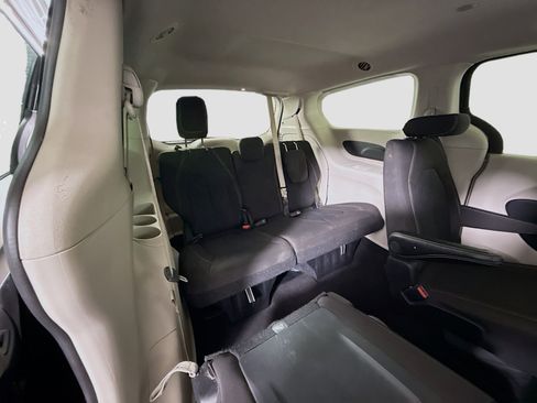Used 2022 Chrysler Voyager LX FWD image 41