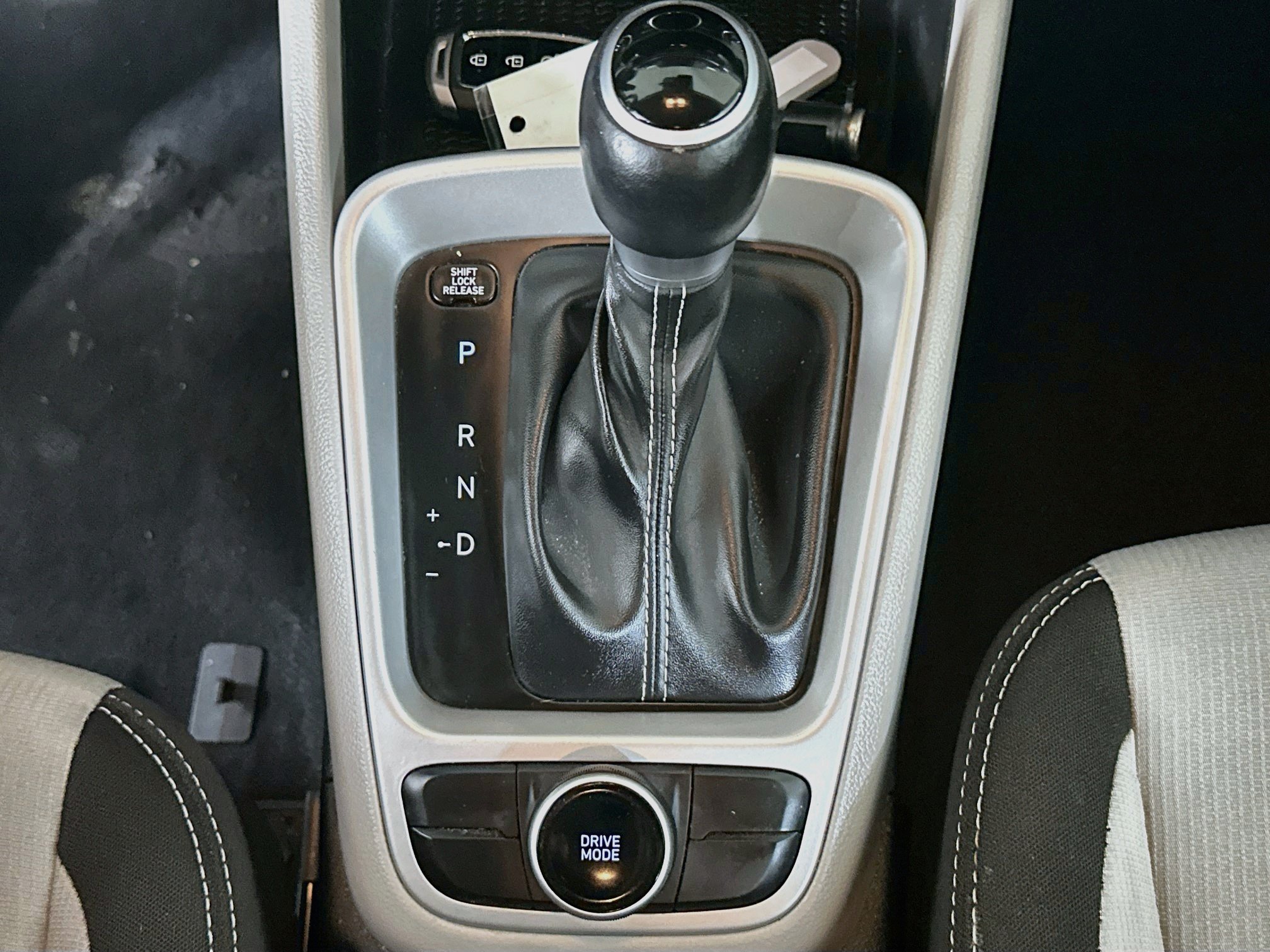 Used 2025 Hyundai Venue SEL FWD image 24