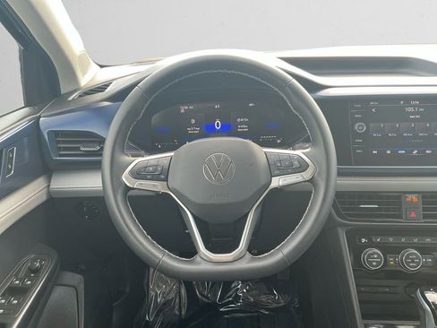 Used 2024 Volkswagen Taos SE image 12