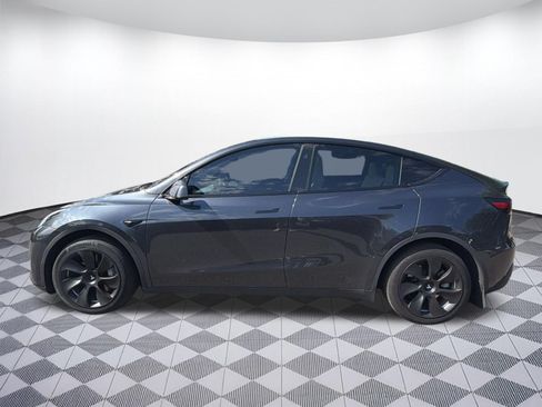 Used 2024 Tesla Model Y Long Range RWD image 2