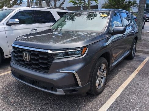 Used 2025 Honda Pilot EX-L image 5