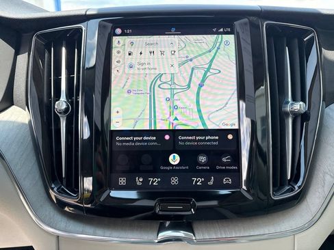 Certified 2025 Volvo XC60 T8 Plus w/ Protection Package Premier AWD/4WD image 21