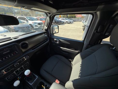 Used 2018 Jeep Wrangler Unlimited Sport S image 27