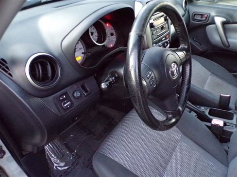 Used 2004 Toyota RAV4 4WD image 30