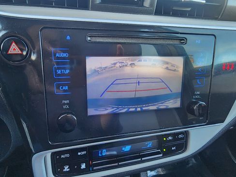 Used 2018 Toyota Corolla LE FWD image 18