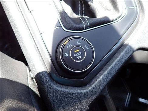 Used 2022 Volkswagen Tiguan SE image 18