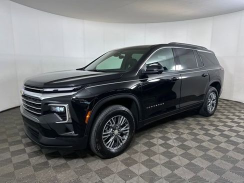 Used 2024 Chevrolet Traverse LT w/ Trailering Package image 7