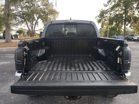 Used 2017 Toyota Tacoma SR5 image 13