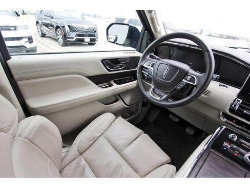 Used 2018 Lincoln Navigator Select w/ Technology Package RWD image 8