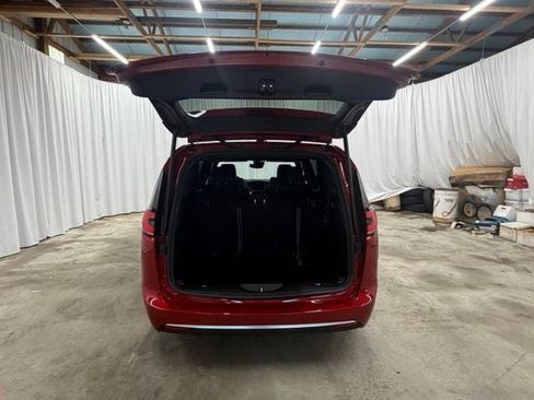 New 2027 Chrysler Pacifica Select FWD image 21