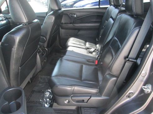 Used 2017 Honda Pilot Touring image 10