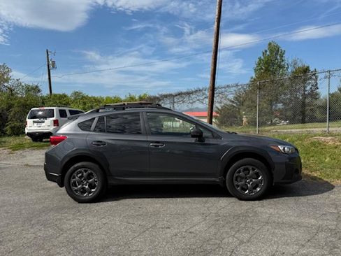 Used 2022 Subaru Crosstrek 2.5i Sport w/ Moonroof Package AWD/4WD image 4