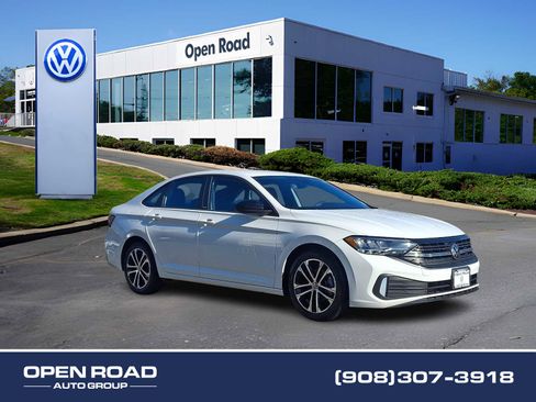 Used 2024 Volkswagen Jetta Sport image 1