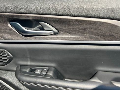 Used 2022 Jeep Grand Cherokee Limited 4xe image 18