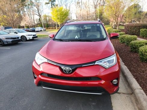 Used 2017 Toyota RAV4 Limited image 3
