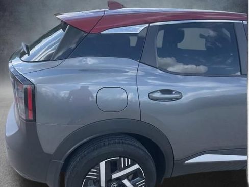 Used 2025 Nissan Kicks SV FWD image 7