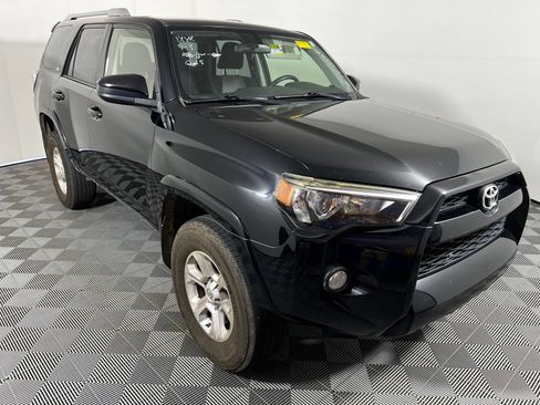 Used 2015 Toyota 4Runner SR5 AWD/4WD image 3