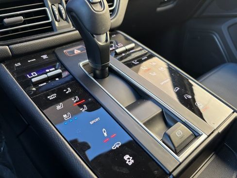 Certified 2025 Porsche Macan image 21