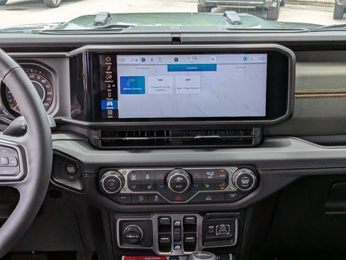 Used 2025 Jeep Gladiator Mojave w/ Convenience Group AWD/4WD image 19
