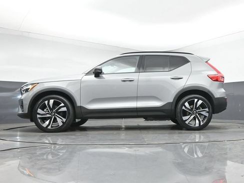 Used 2024 Volvo XC40 B5 Plus w/ Climate Package AWD/4WD image 40
