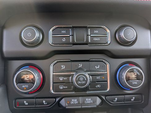 Used 2023 Chevrolet Suburban RST w/ Luxury Package image 18