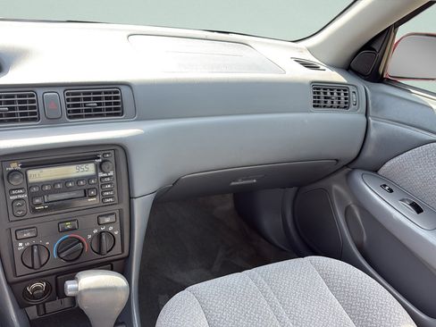 Used 2001 Toyota Camry LE w/ Value Pkg 3 FWD image 12