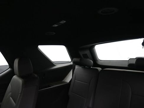 Used 2023 Chevrolet Traverse LT w/ Rear Camera Mirror Package image 21