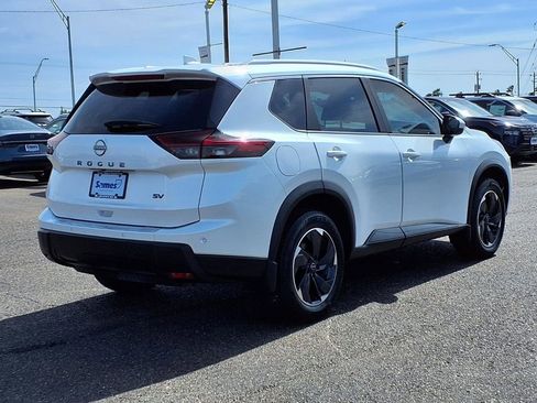 Used 2024 Nissan Rogue SV w/ SV Premium Package FWD image 8