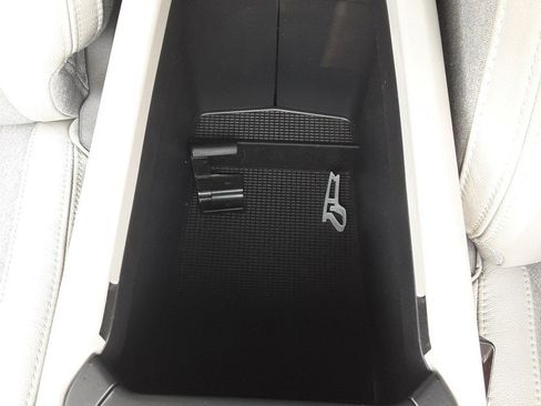 Used 2020 Volvo XC40 T5 Momentum image 25