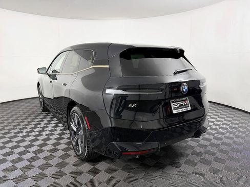 Used 2023 BMW iX xDrive50 w/ Sport Package image 18