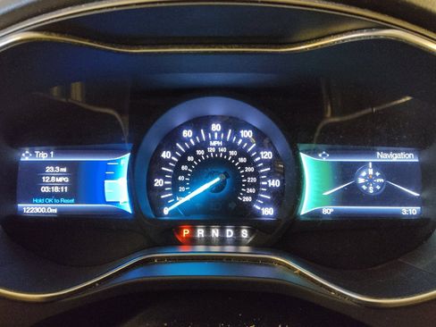 Used 2016 Ford Fusion SE w/ Equipment Group 202A image 23