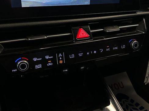 Used 2023 Kia Niro EX Touring image 14