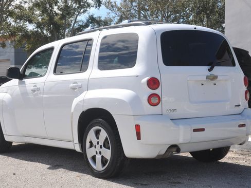 Used 2010 Chevrolet HHR LS image 18