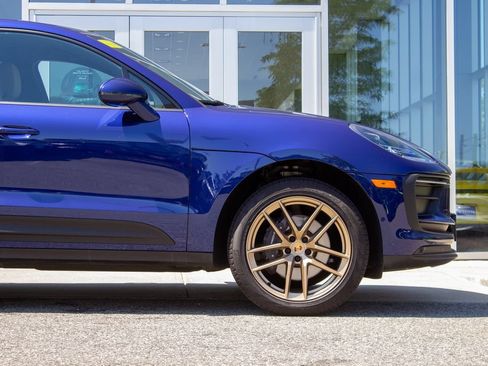 Used 2025 Porsche Macan AWD/4WD image 5