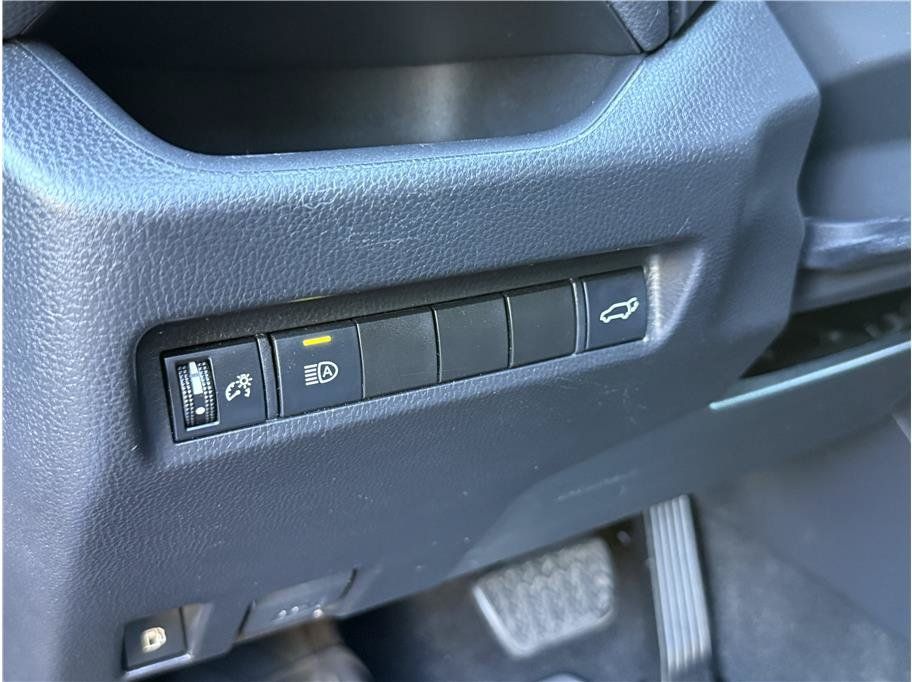 Used 2021 Toyota RAV4 XLE Premium w/ Carpet Mat Package (TMS) AWD/4WD image 19