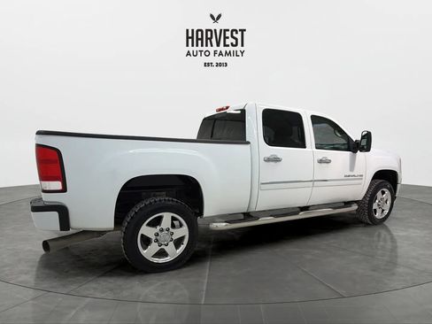 Used 2014 GMC Sierra 2500 Denali w/ Suspension Package, Off-Road image 8